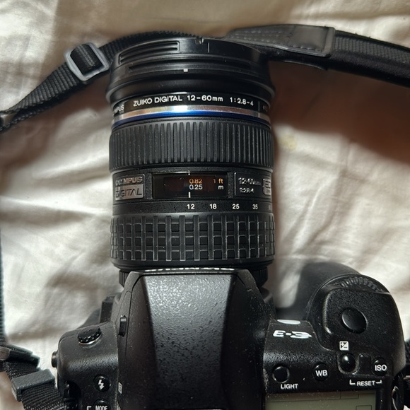 Working Olympus camera with hood and cap - Picture 3 of 4